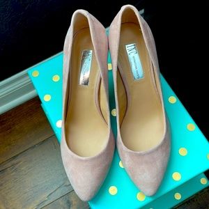 EUC Blush INC pumps